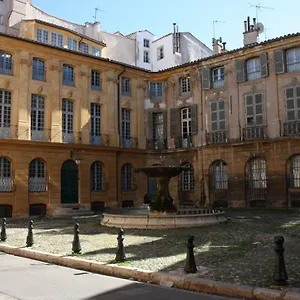https://logis-au-milieu-des-pins.fr-provencehotel.com